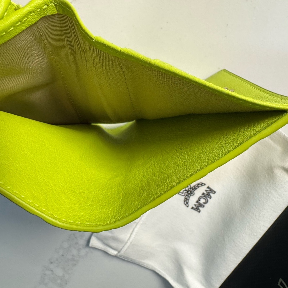 NIB MCM 🔥RARE Bifold Neon Wallet with COA, Dust Bag, and Box. - Picture 6 of 8